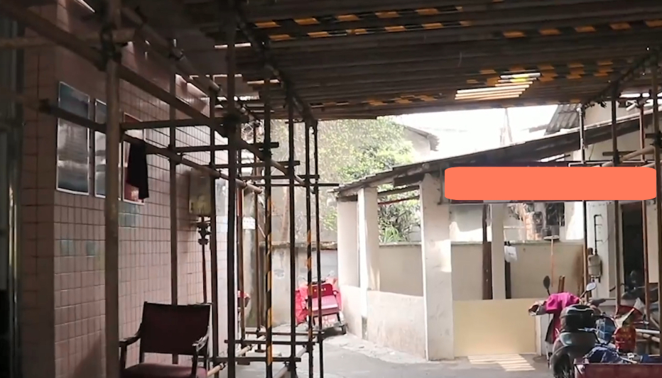 成都厕所旁的小破店，只有三道菜火了30年，米饭1元一份随便吃