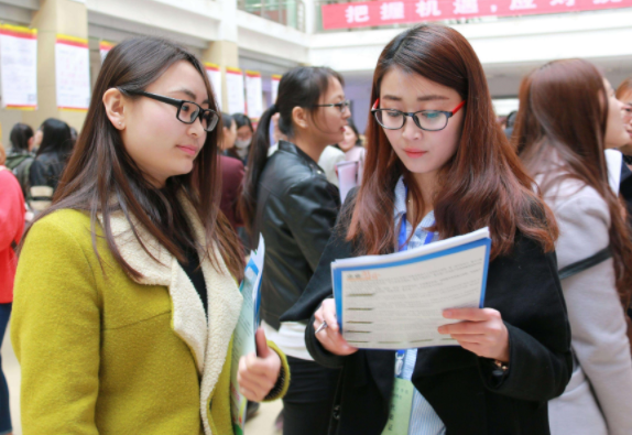 大学生因请假条火遍网络，老师不仅没有拒绝，还送上满满的祝福