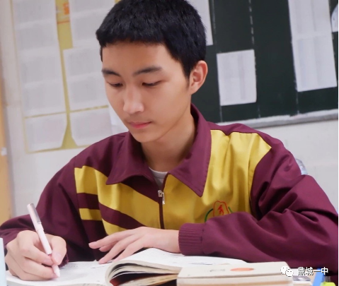 湖南文科第1名，裸分成绩687分，他的老师，成为其父亲最感谢的人