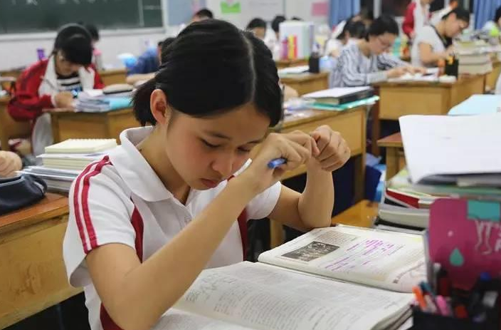 高考生数学只考37分，看到详细成绩后，老师直言：有机会上985