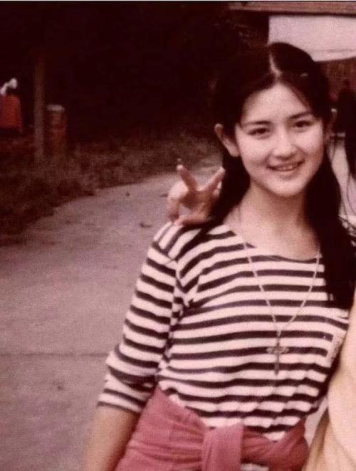 “湖南一姐”谢娜：低谷时有刘烨相伴，事业上有何炅遮风挡雨