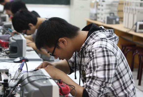 哈佛学子只睡4个小时，清华图书馆座无虚席？这些“鸡汤”你信吗