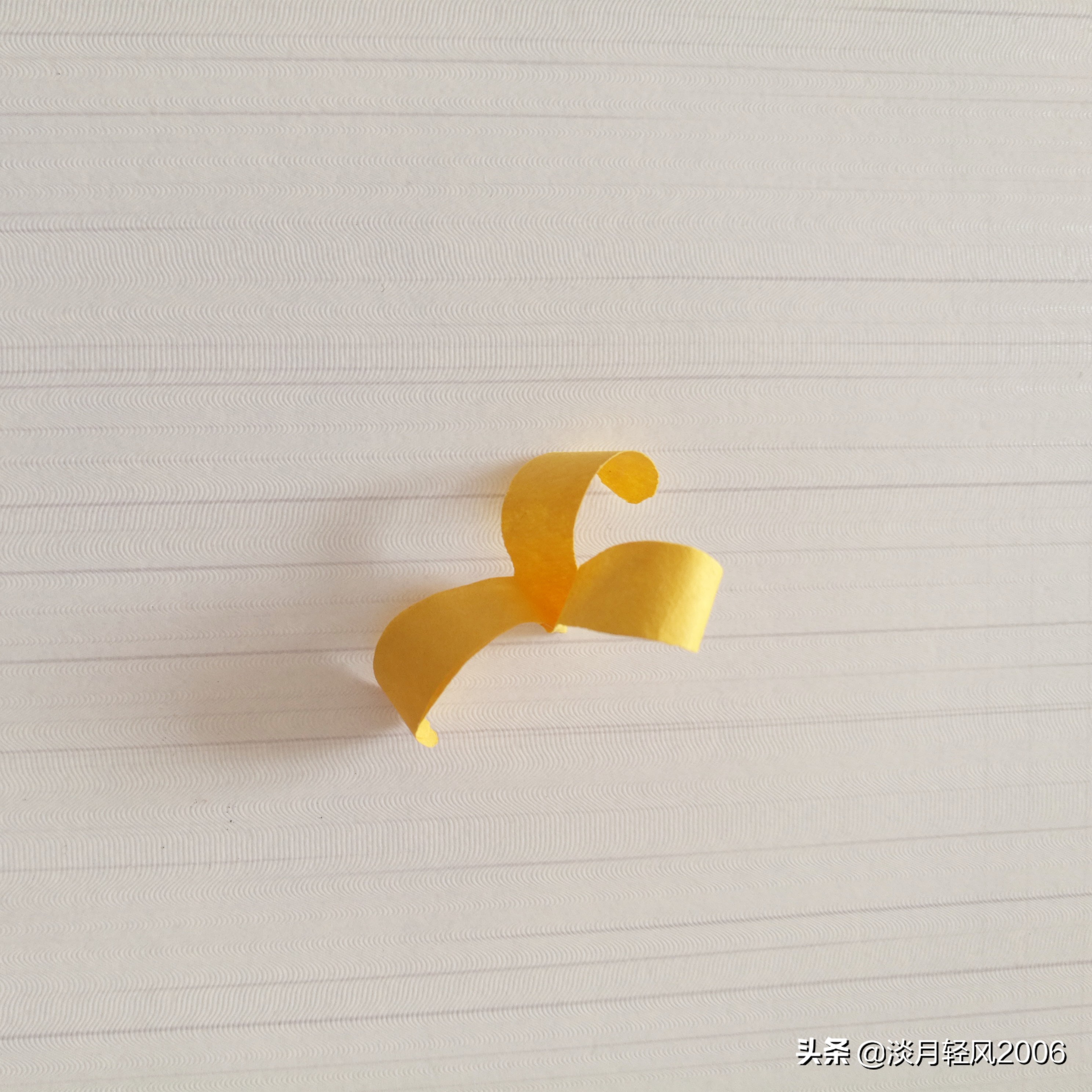 幼儿园手工，自己动手用卡纸做清新小花爱心贺卡，可以当手工作业