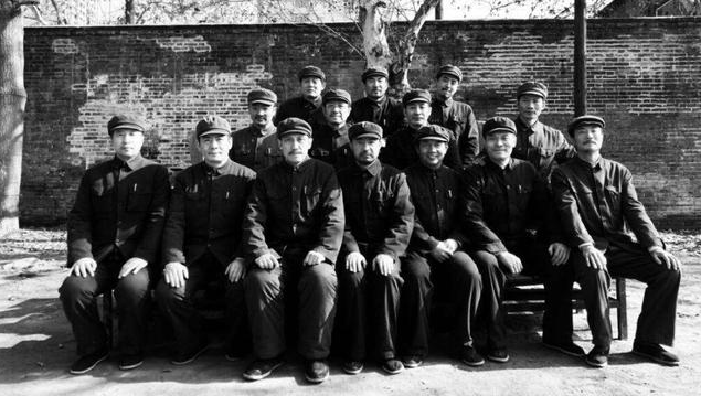 华国锋拿出国民党战犯名单，指出13人不可特赦，毛主席：都放了