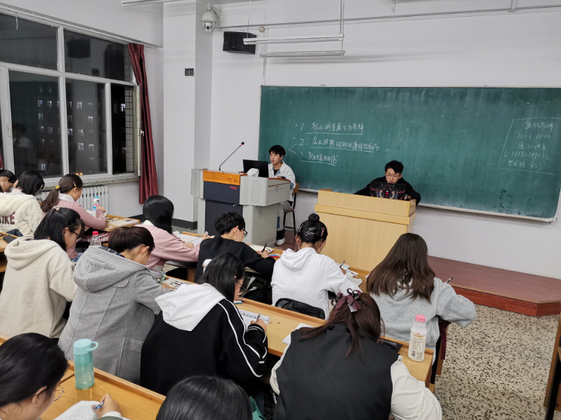 为什么大一新生要上晚自习，大二却不用，学姐：其实是为了这些