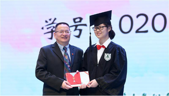 高考结束第一天，葛大爷终于现身，笑着说：不好意思又出难了