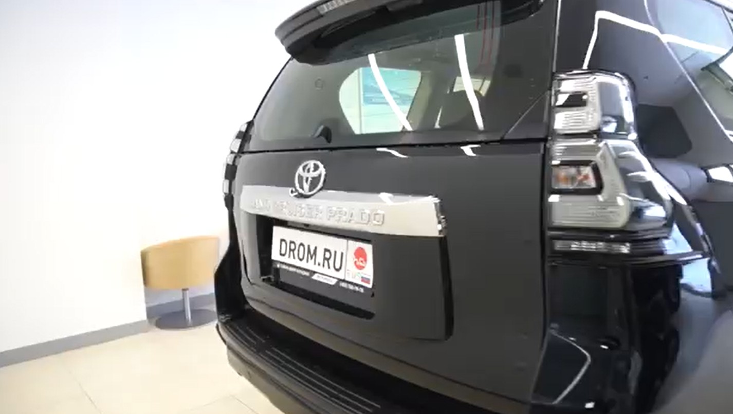 2019款兰德酷路泽普拉多到店实拍 霸气侧漏的中大型SUV