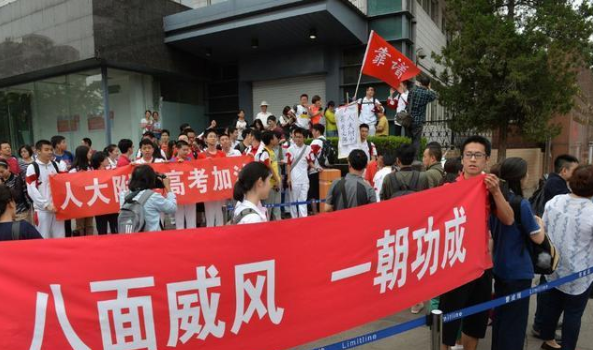 一年学费2.8万，还是民办二本，这样的大学值得去读吗？