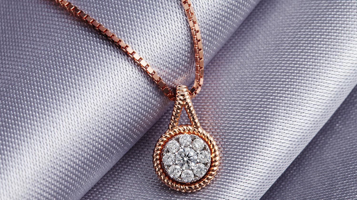 时尚饰品主流18K金会变色吗？