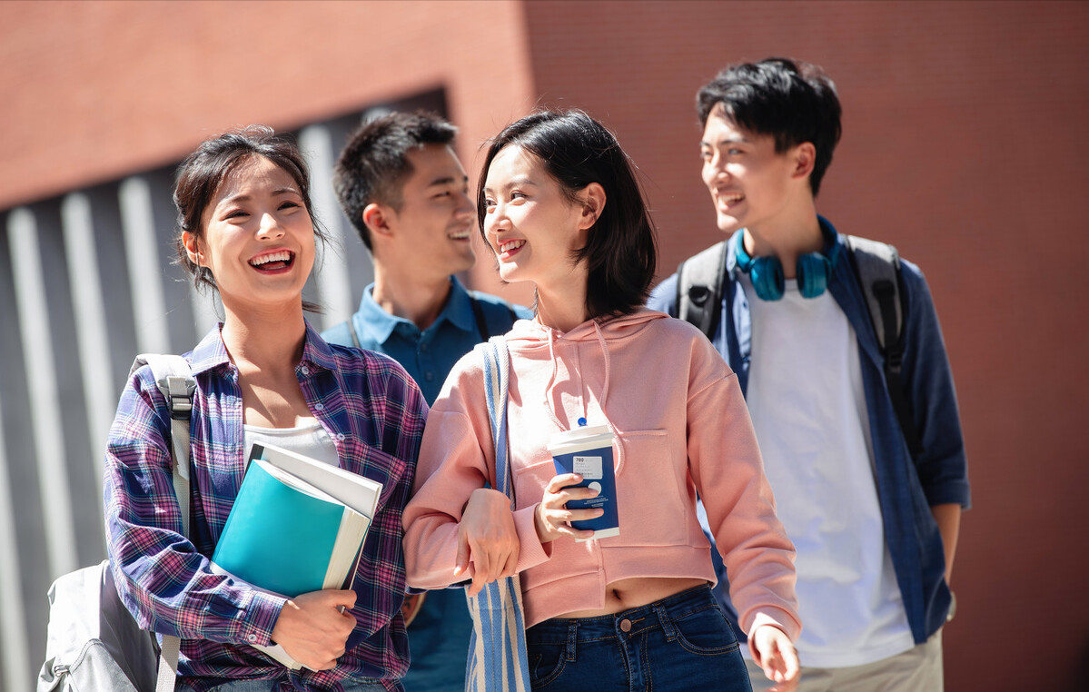 大学期间很有面子的班干部，既锻炼能力又大权在握，学生不要错过