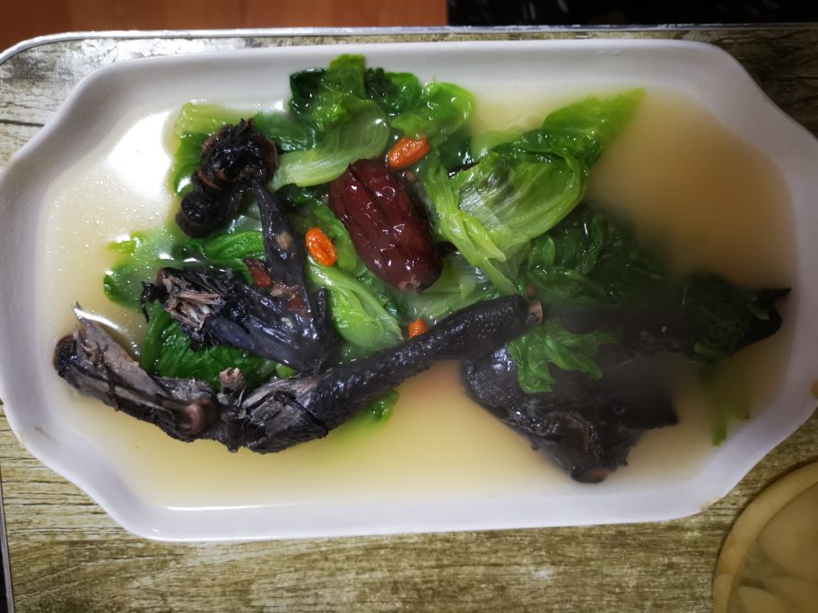善补者，夏季应该补点乌鸡汤