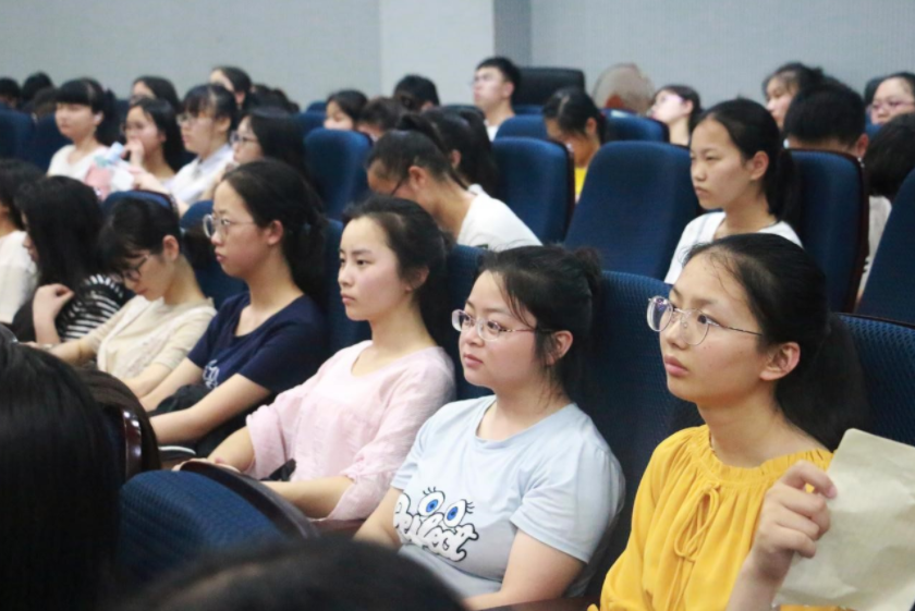 公费师范生上学免学费，毕业享编制，但是缺点考生也要提前了解