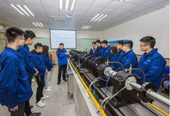 考不上本科别急着复读，3类专科院校比二本有优势，就业一点不难