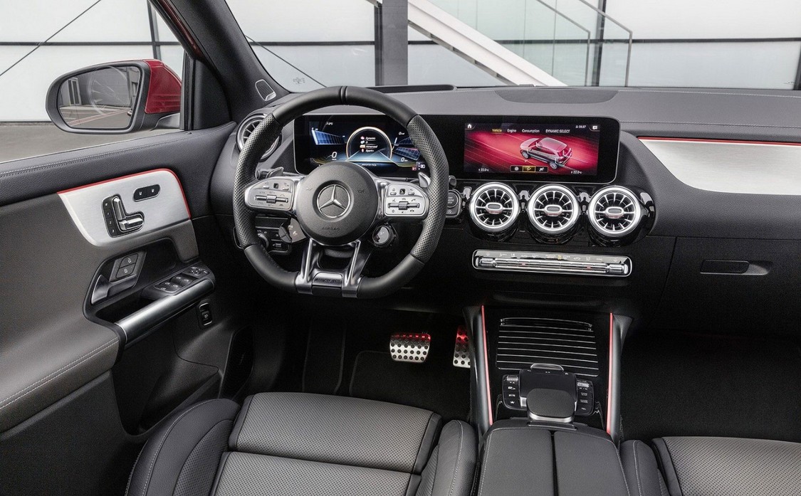 新风格的内饰是现在奔驰家族车型的标志,此前多次试驾奔驰车型已经被"