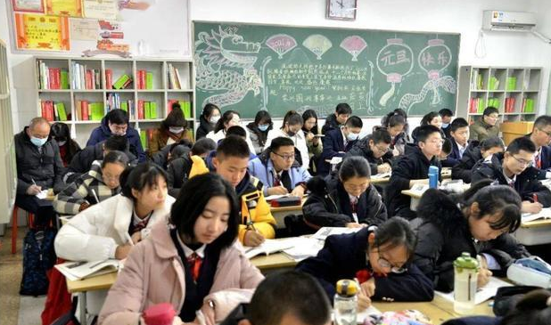 大学和中小学放假时间基本一致，放假有规律可循，你发现了没？