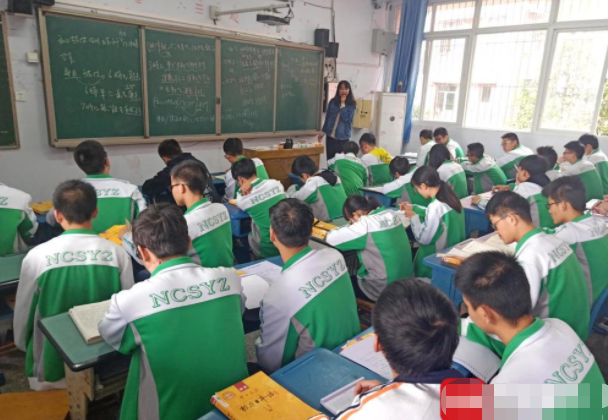 高考日语简单又提分，为啥差生宁愿不及格也选英语？听听老师咋说