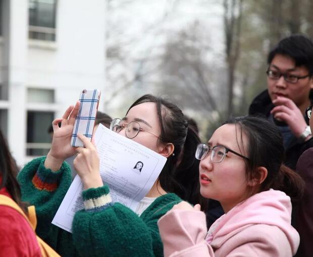 她是“最粗心”高考状元，考英语睡着、语文没写名，却还是上北大