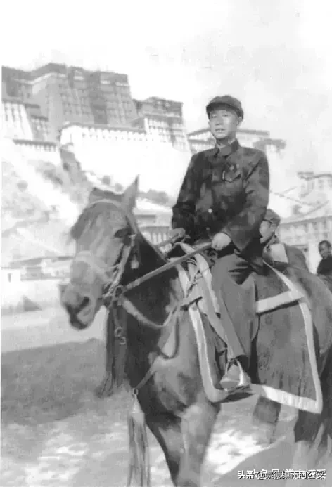开国中将，曾两度出任毛泽东的特使，为西藏和平解放作出特殊贡献