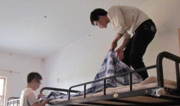 武汉一高校现“天价学费”，学生望“费”生畏，家长直呼承受不起