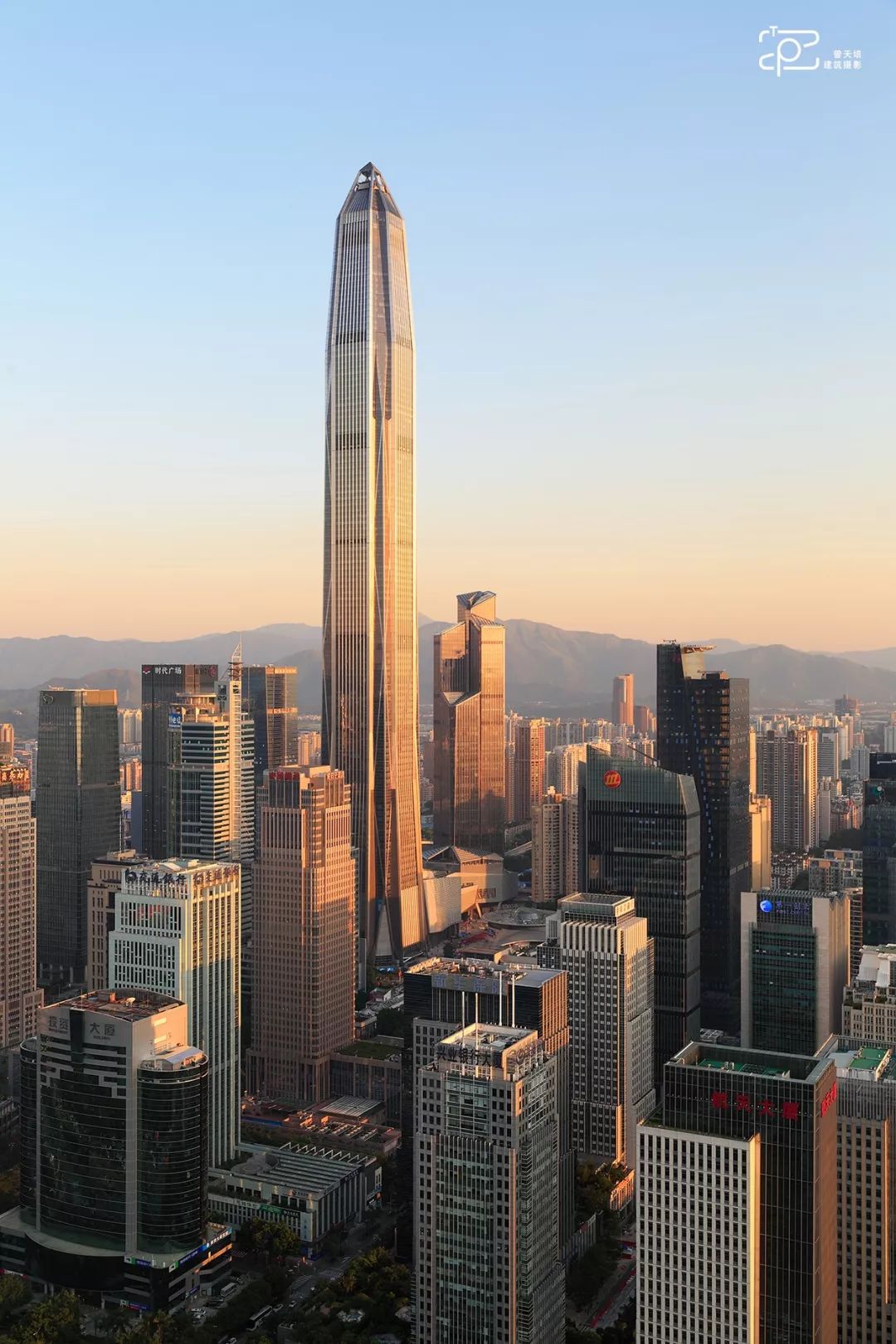 2016年度建成的世界第一高楼广州周大福金融中心(又名:广州东塔)建筑