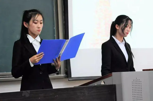 学姐张美玉近况曝光，“躲”在家里不敢上网，网友表示有些心疼