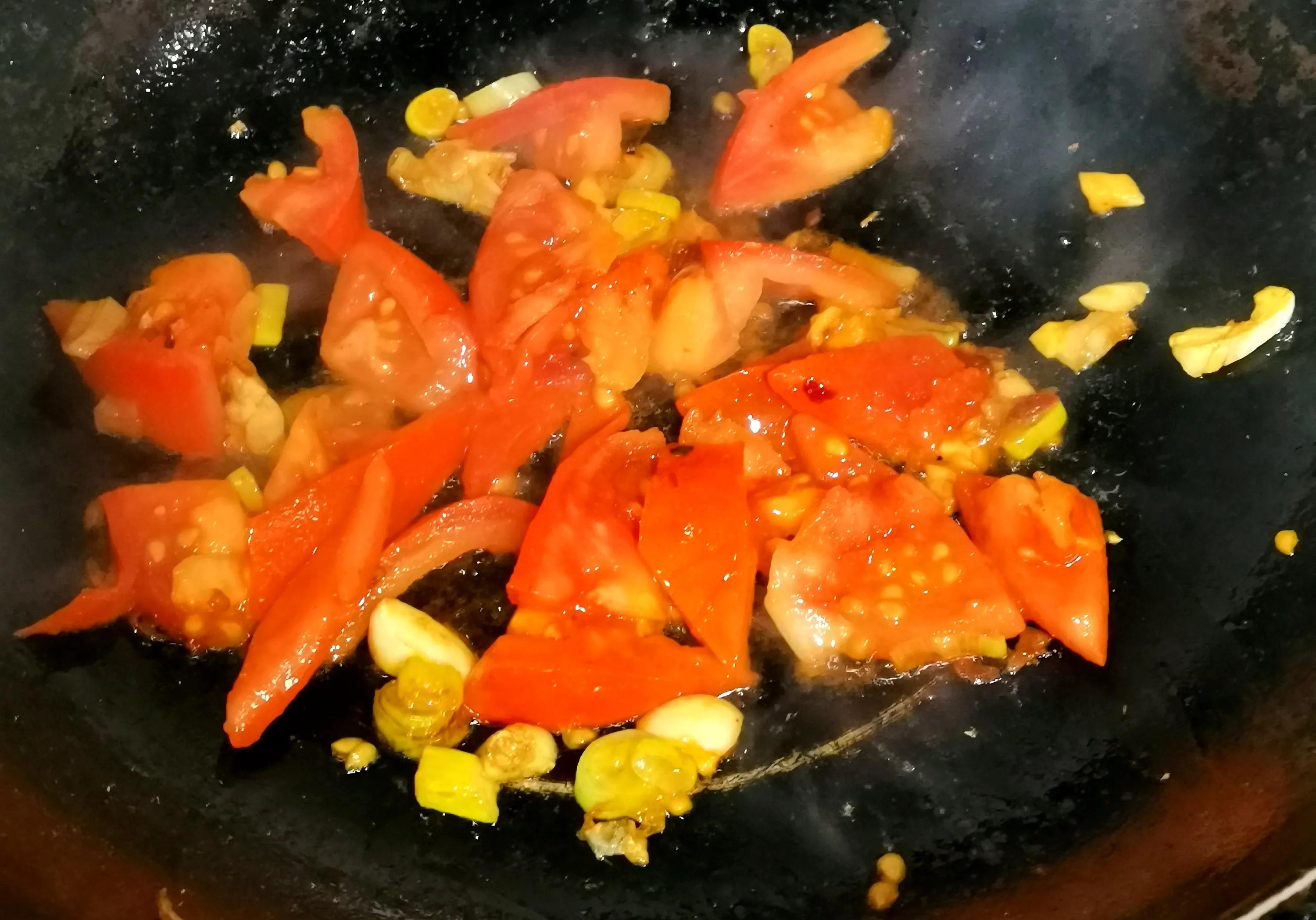 豆泡这样做，香气四溢，汤汁饱满，特别的下饭，十分钟就可出锅
