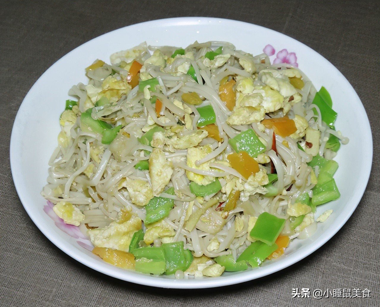 金针菇炒鸡蛋怎么做（金针菇炒鸡蛋的家常做法鲜嫩爽口）