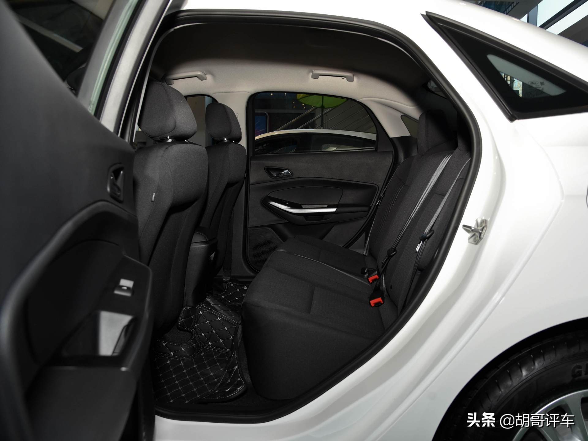 不到十万的合资轿车，6AT变速箱，实拍福特福睿斯