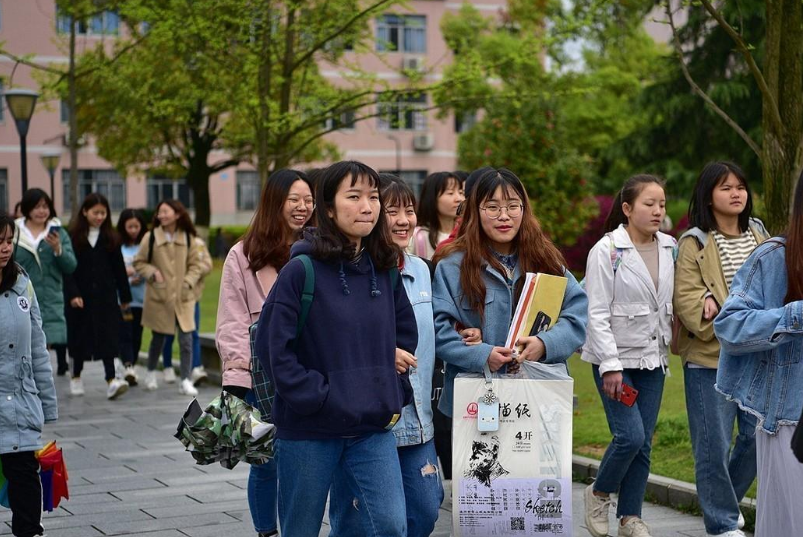 浙江大学“混血校花”，被称为俄罗斯版赵薇，理想是留在中国