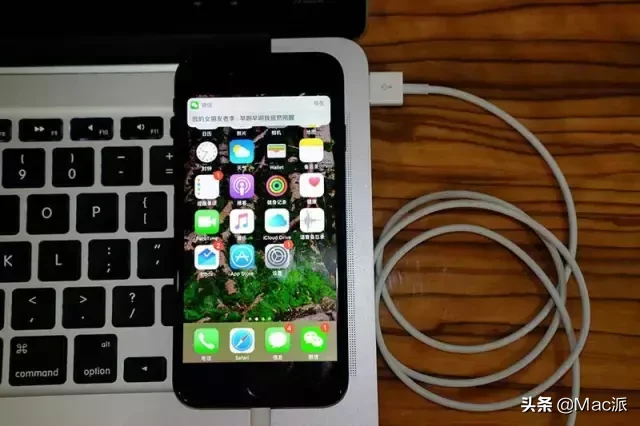 如何把 iPhone 屏幕投影到显示器上演示？