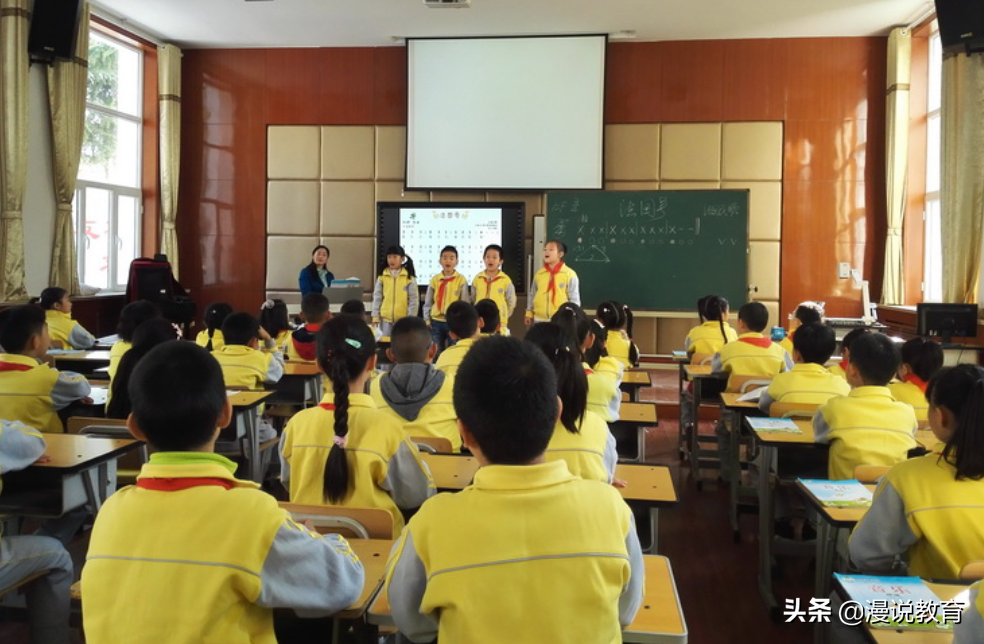 到底选公立学校还是私立学校？家长很纠结，学生对比很明显