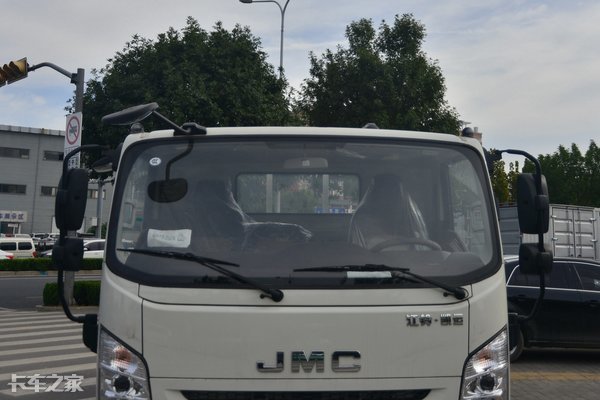 坐上去像开轿车？国六江铃凯运轻卡实力抢镜，升级的不止是内饰