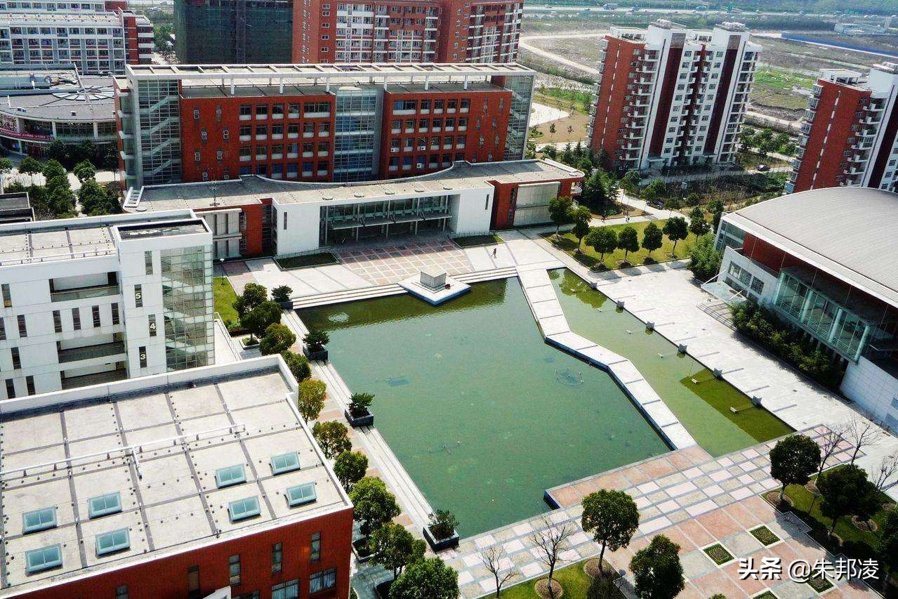 上海最大民办大学要上市了！学生2万，年收入4亿，净利润1亿