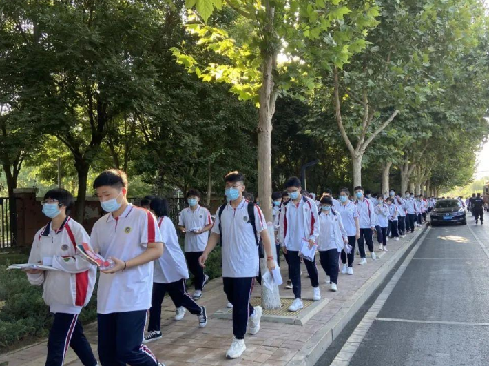 高考又迎来新变化，“一二三本”将要被取消，中等学生福利来了