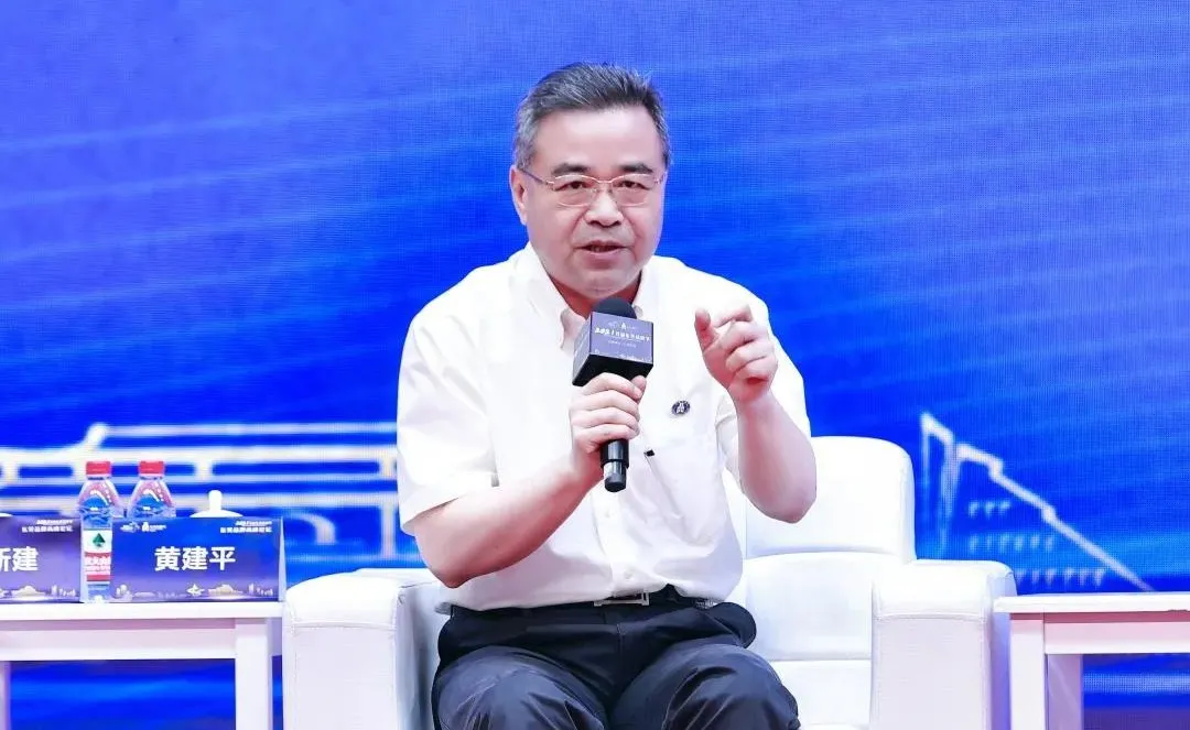 冠军建材：专注高端磁砖，旗下有冠军、卡米娅等多个品牌，品质卓越。