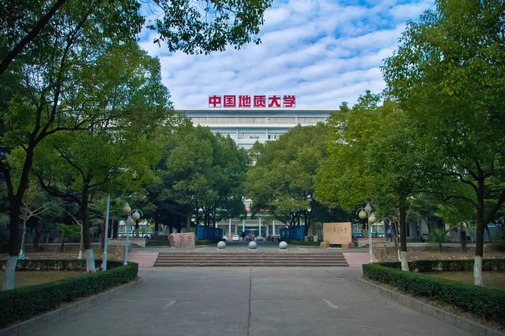 学校有何热门专业？优秀考生有奖学金吗？18所双一流高校答复！