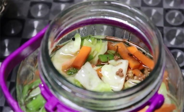 四川泡菜的家庭做法,四川泡菜的家庭做法 最簡單的泡菜的做法