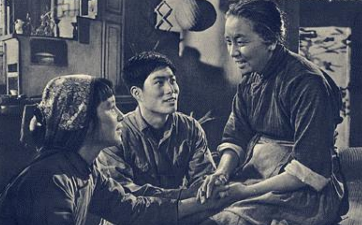 听闻儿子为国捐躯，母亲伤心欲绝，17年后北京来信：儿子接您入京