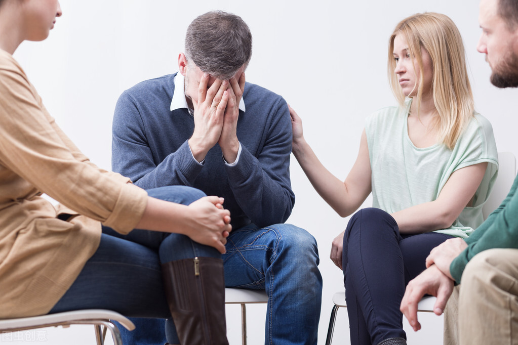 因为打赌，北京小学男生亲吻同班女生！女班主任：你不该如此随意