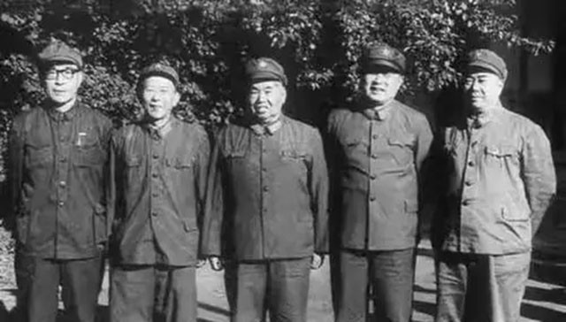 1955年，南京军事学院战役系52名学员，都被授予了什么军衔？