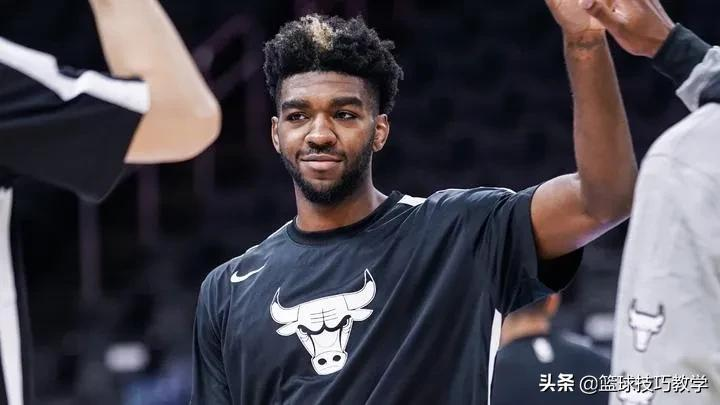 nba为什么总是赛季报销(NBA新赛季才开打不到十场，已经出现了第一个赛季报销的球员)