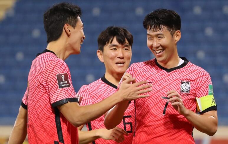 12强赛综述：国足帮日本冲上第2，伊朗韩国基本稳了，越南6轮0分