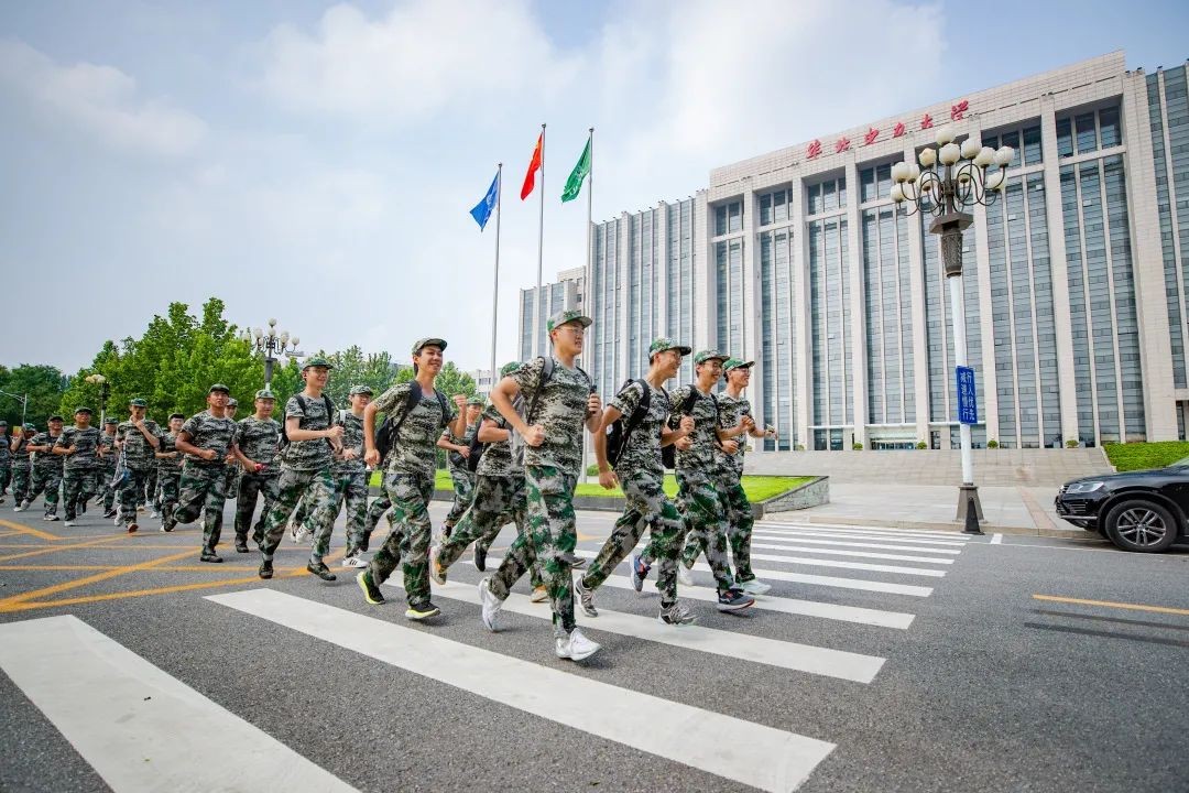 大学军训拉练是什么（超燃预警）