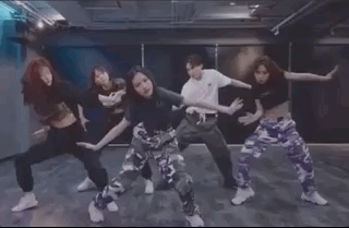 汪峰女儿出道？16岁汪曼熙推出单曲，包办作曲作词演唱，天赋惊人