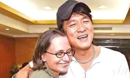 1999年，闹绯闻的周华健，接了美国妻两个电话后，决定淡出娱乐圈