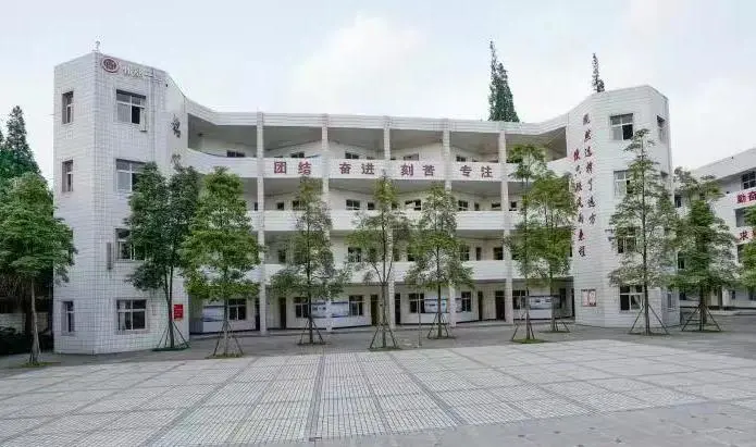 “爷青回”！郫都一中多边形教学楼plus版来了