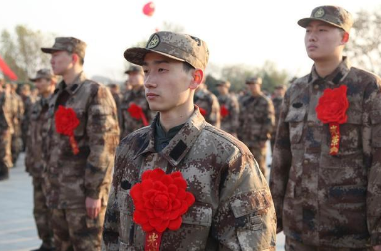 大学生当兵迎来喜讯，满足条件可保送到军校，机会难得不要错过