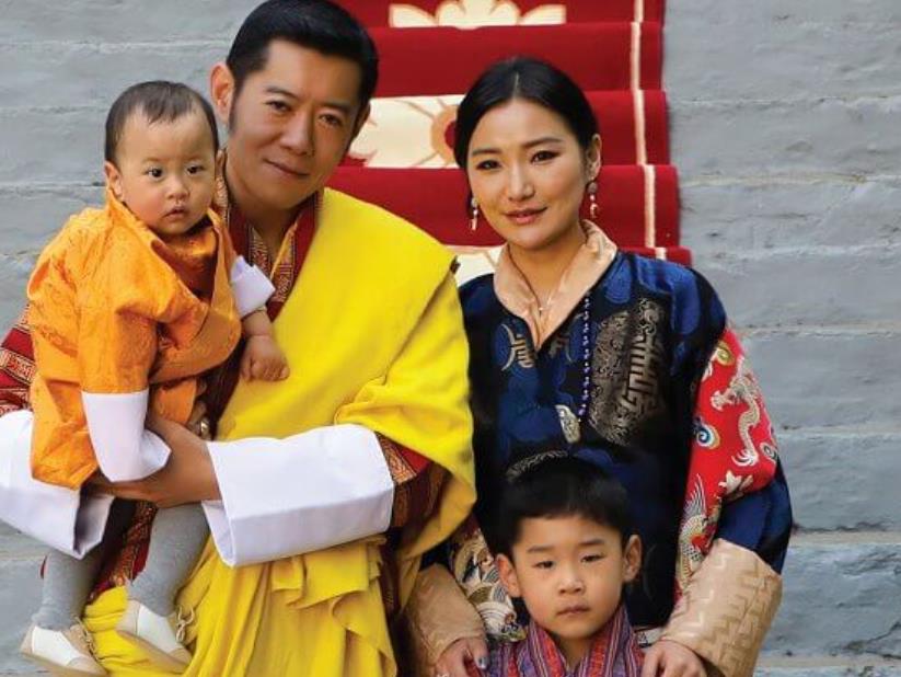 不丹王妃结婚10周年，生两个孩子持续爱情童话，未来王太后潜力十足