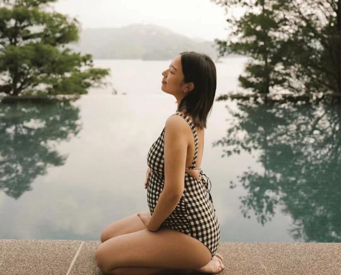高以翔好友毛加恩二胎女儿6个月早产仅生存5天，夫妻抱娃亲吻泣别