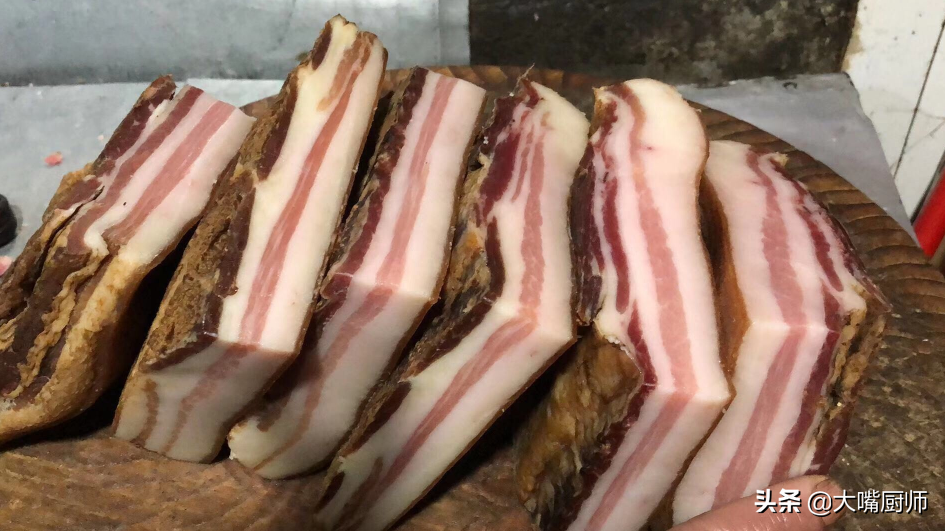 腊肉直接蒸，难怪又硬又咸！多做这1步，腊肉软嫩鲜香，腊香浓郁